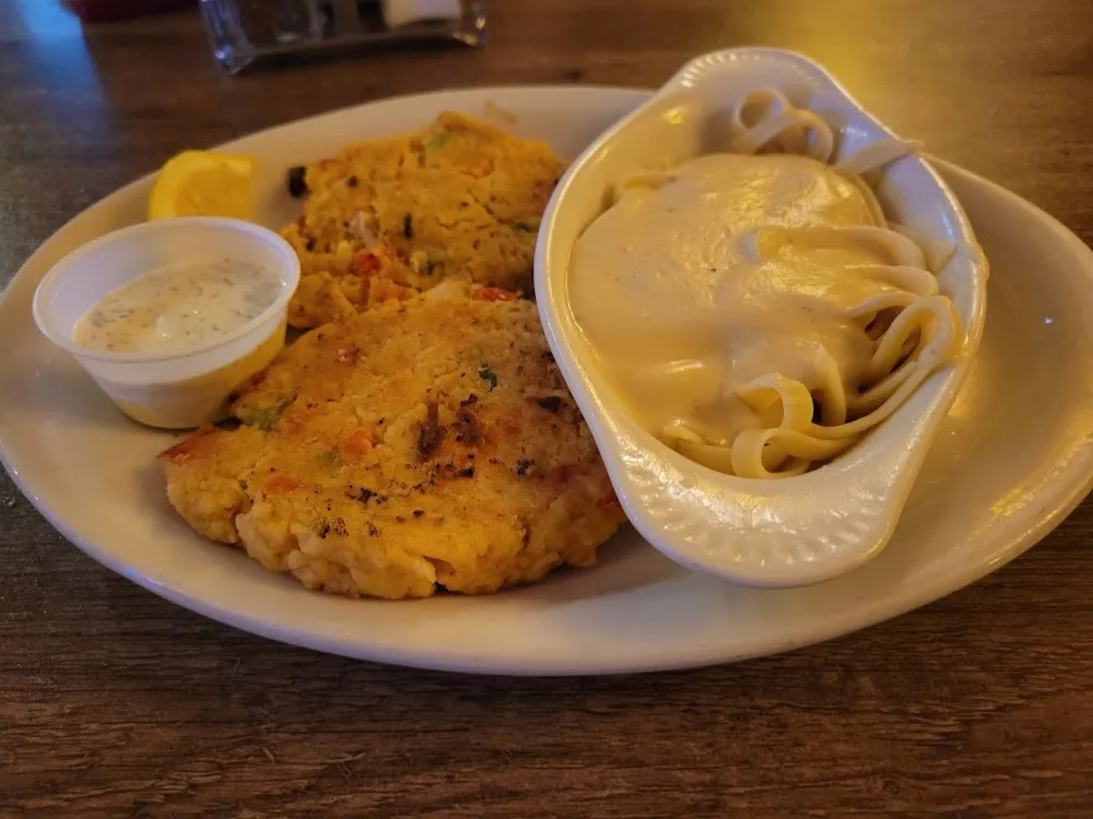 Crab Cakes & Fettuccine Alfredo